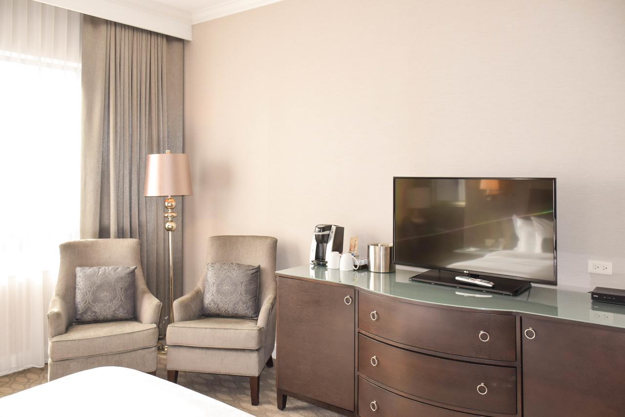 La Banque Hotel Homewood Buitenkant foto